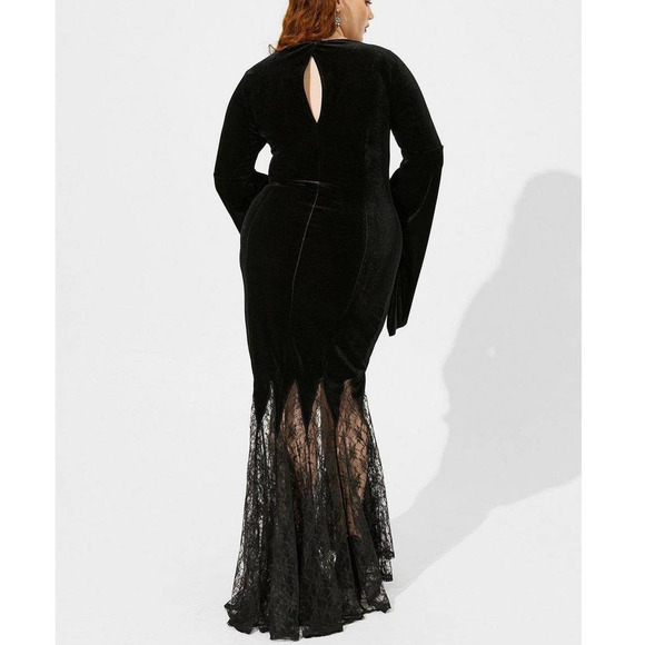Torrid 4‎ (4X 26) Black Gothic Velvet Busty Costume Cosplay Maven Fluted Dress - Picture 3 of 4